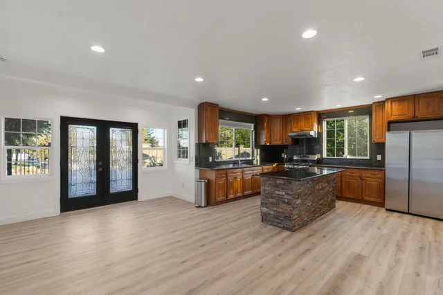 $999,999 | 14125 Ward Avenue, Patterson, CA 95363