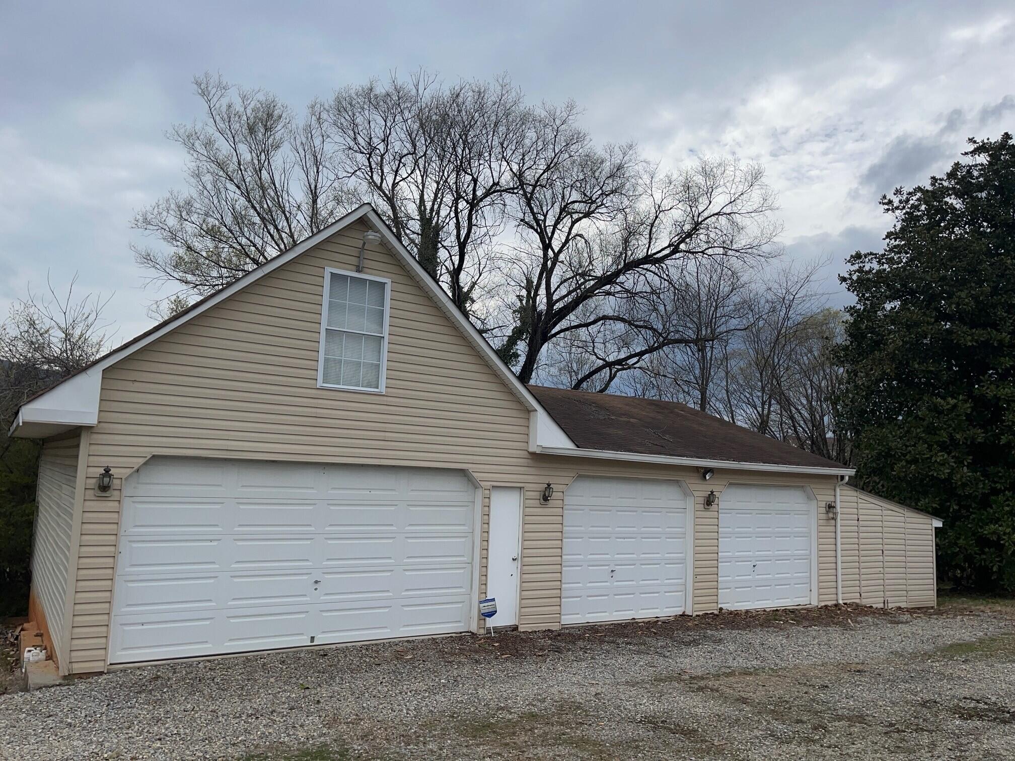 3325 Hemingway Road Roanoke, VA 24014 - Photo 3 of 4 3