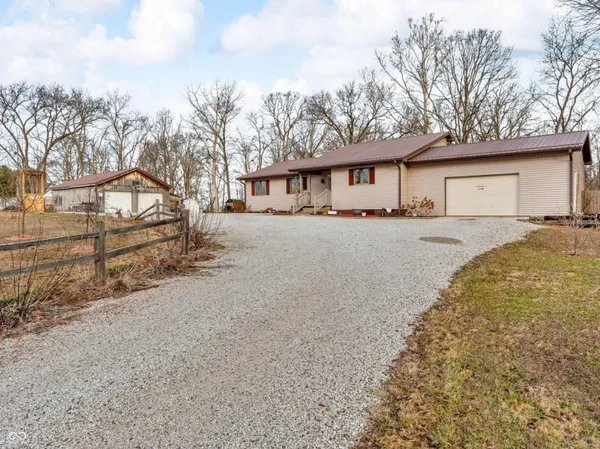 $310,000 | 684 East Bonebrake Road, Veedersburg, IN 47987