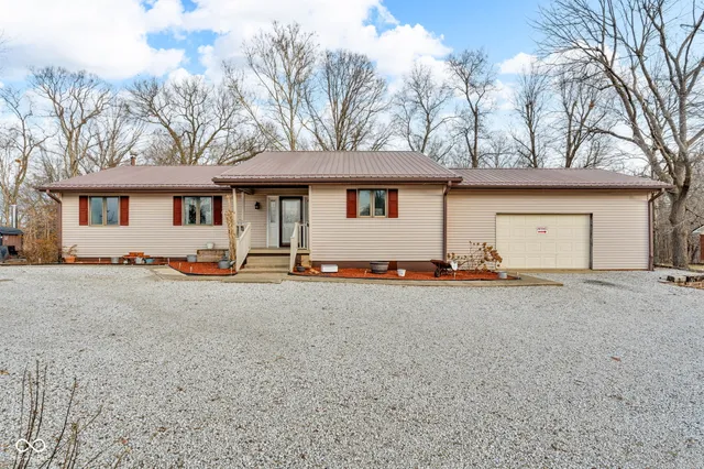 $325,000 | 684 East Bonebrake Road, Veedersburg, IN 47987