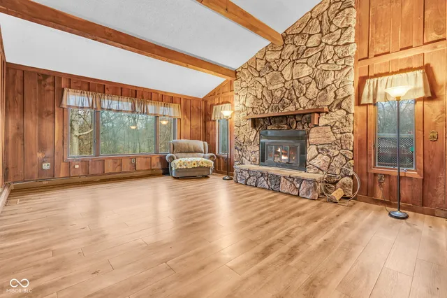 $325,000 | 684 East Bonebrake Road, Veedersburg, IN 47987