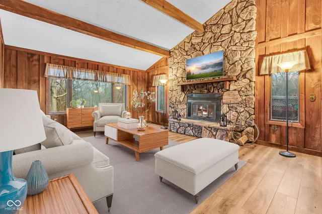 $325,000 | 684 East Bonebrake Road, Veedersburg, IN 47987