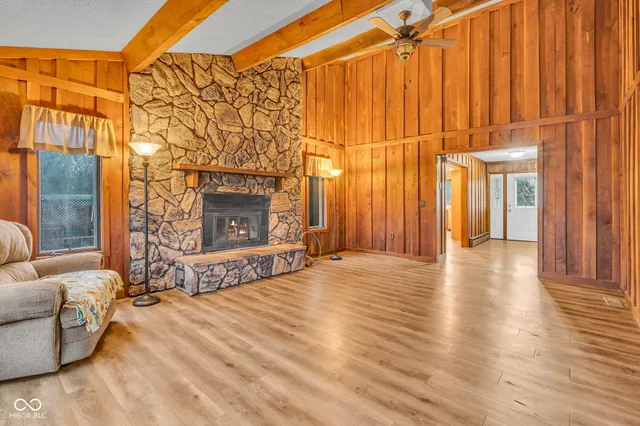 $325,000 | 684 East Bonebrake Road, Veedersburg, IN 47987