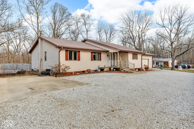 $325,000 | 684 East Bonebrake Road, Veedersburg, IN 47987