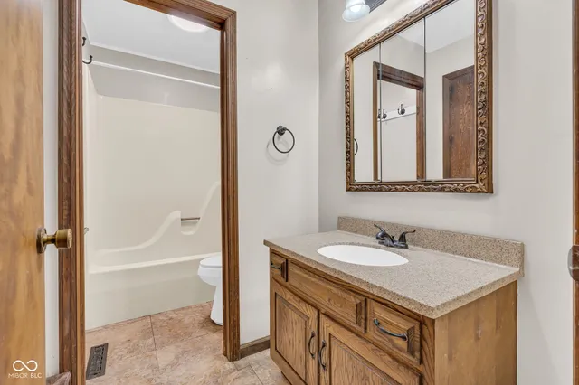 $325,000 | 684 East Bonebrake Road, Veedersburg, IN 47987