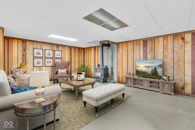 $325,000 | 684 East Bonebrake Road, Veedersburg, IN 47987