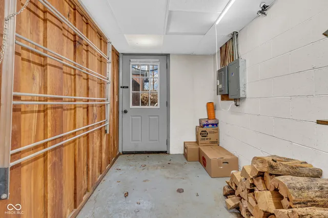 $325,000 | 684 East Bonebrake Road, Veedersburg, IN 47987