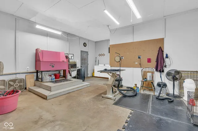 $325,000 | 684 East Bonebrake Road, Veedersburg, IN 47987