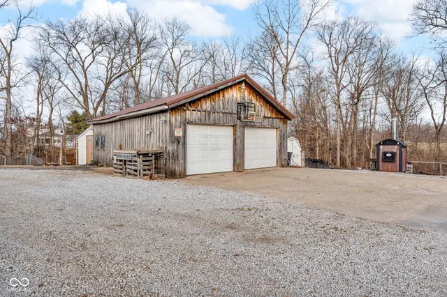 $325,000 | 684 East Bonebrake Road, Veedersburg, IN 47987