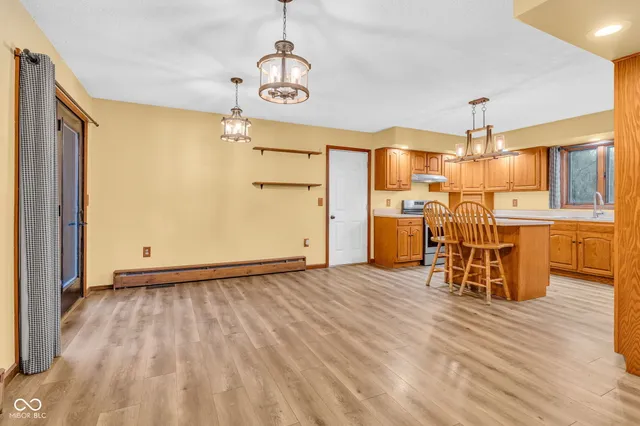 $325,000 | 684 East Bonebrake Road, Veedersburg, IN 47987