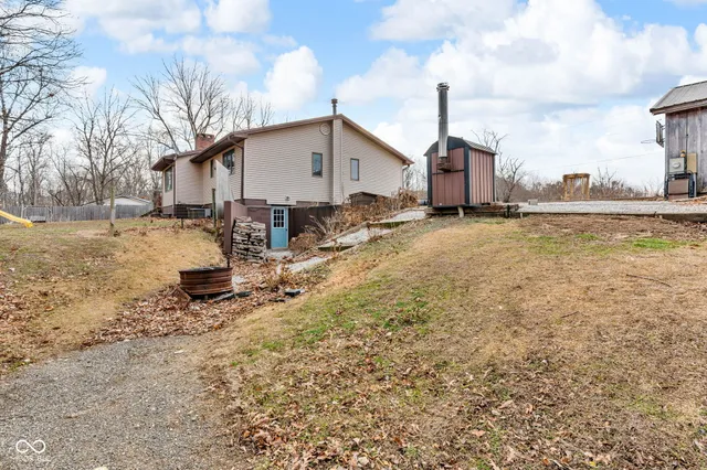 $325,000 | 684 East Bonebrake Road, Veedersburg, IN 47987