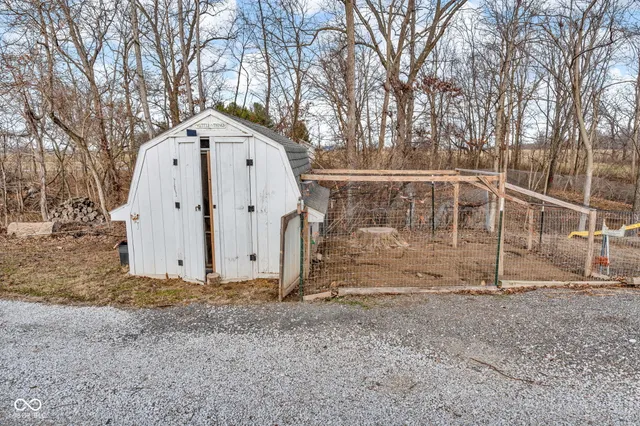 $325,000 | 684 East Bonebrake Road, Veedersburg, IN 47987