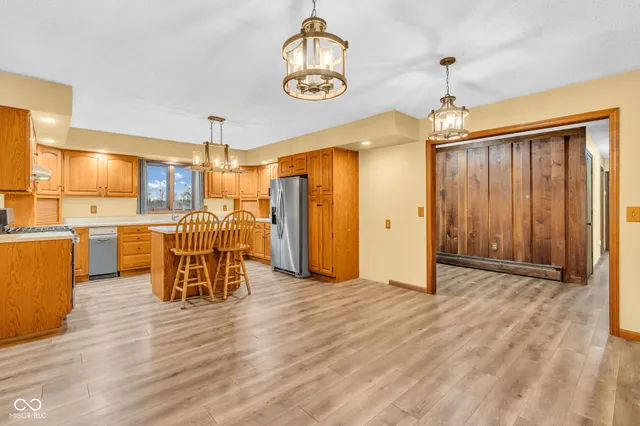 $325,000 | 684 East Bonebrake Road, Veedersburg, IN 47987