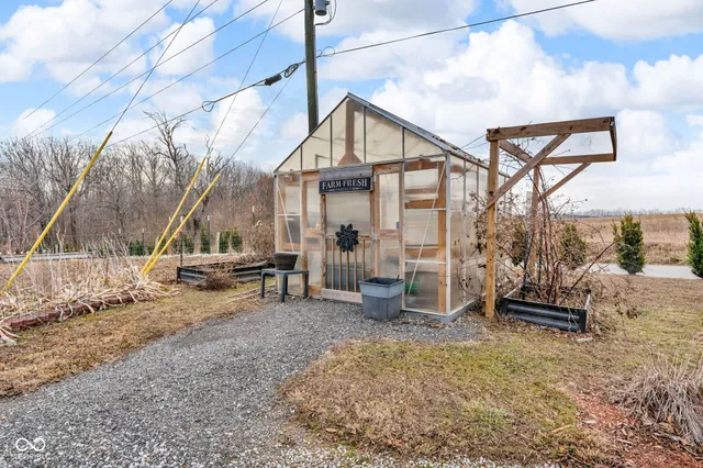 $325,000 | 684 East Bonebrake Road, Veedersburg, IN 47987