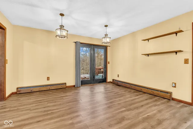 $325,000 | 684 East Bonebrake Road, Veedersburg, IN 47987