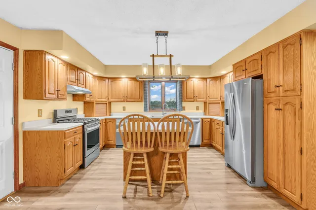 $325,000 | 684 East Bonebrake Road, Veedersburg, IN 47987