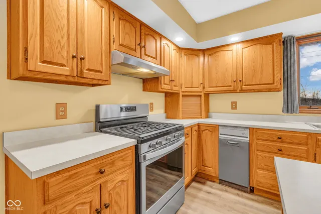 $325,000 | 684 East Bonebrake Road, Veedersburg, IN 47987