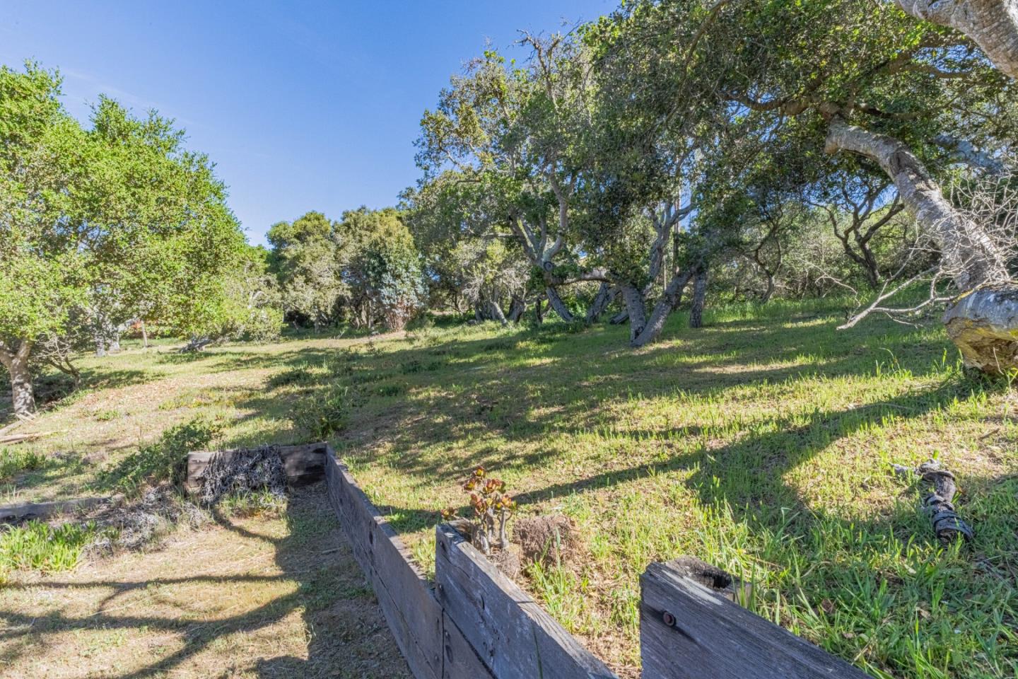 6959 Valle Pacifico Road Salinas, CA 93907 - Photo 31 of 45 a view of a lake from a balcony