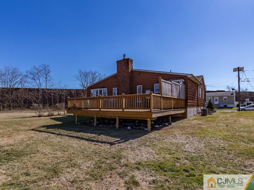 53 Rector Avenue Woodbridge, NJ 07095 - Photo 23 of 25 a house view with a garden space