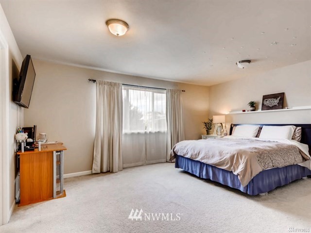 5008 Northeast 3rd Circle Renton, WA 98059 - Photo 11 of 22