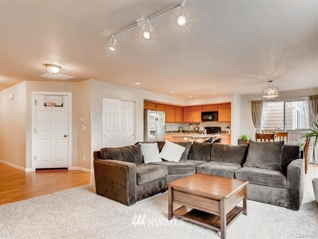 5008 Northeast 3rd Circle Renton, WA 98059 - Photo 3 of 22