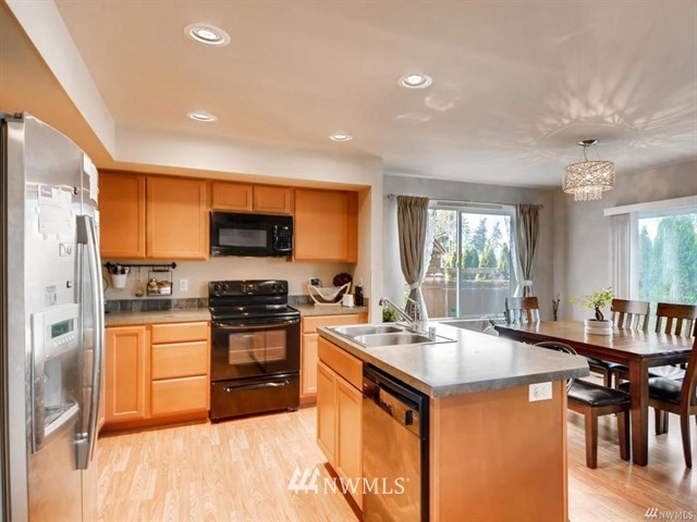 5008 Northeast 3rd Circle Renton, WA 98059 - Photo 5 of 22