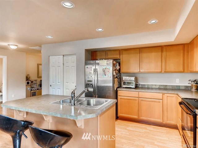 5008 Northeast 3rd Circle Renton, WA 98059 - Photo 7 of 22