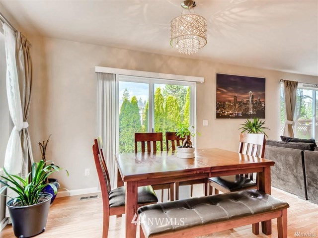 5008 Northeast 3rd Circle Renton, WA 98059 - Photo 9 of 22