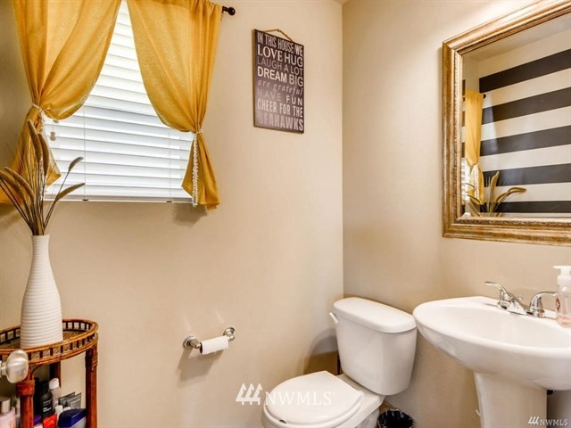 5008 Northeast 3rd Circle Renton, WA 98059 - Photo 10 of 22