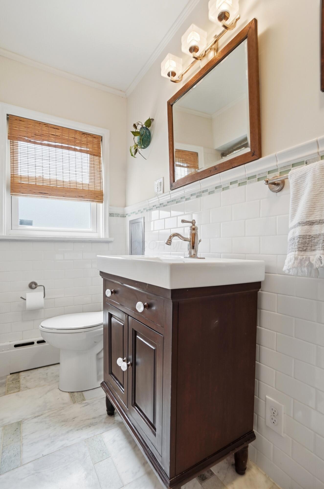 622 East Beaumont Road Columbus, OH 43214 - Photo 29 of 56 Full Bath