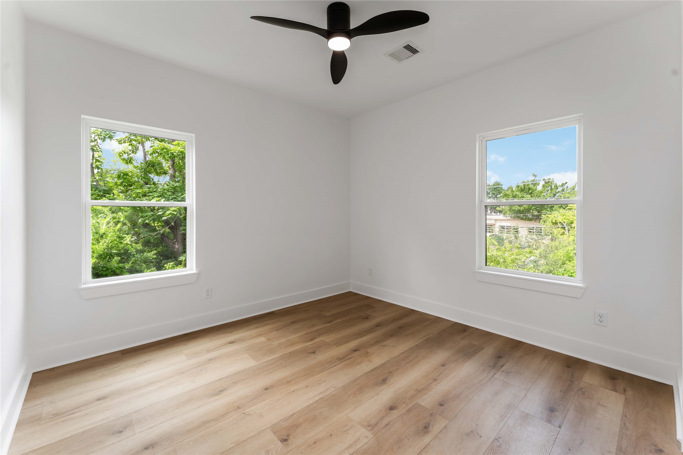 3520 Castor Street, Unit A B Houston, TX 77022 - Photo 39 of 47 a view of room window and a ceiling fan
