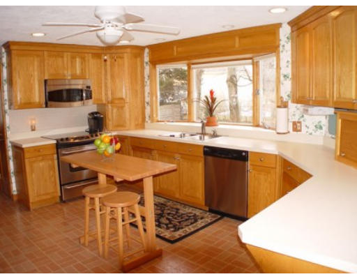 28 Thistle Road Woburn, MA 01801 - Photo 4 of 28 Gallery Image 4