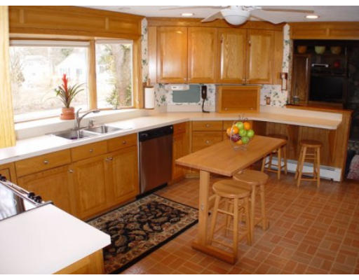 28 Thistle Road Woburn, MA 01801 - Photo 5 of 28 Gallery Image 5