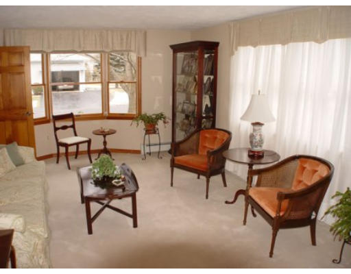 28 Thistle Road Woburn, MA 01801 - Photo 7 of 28 Gallery Image 7