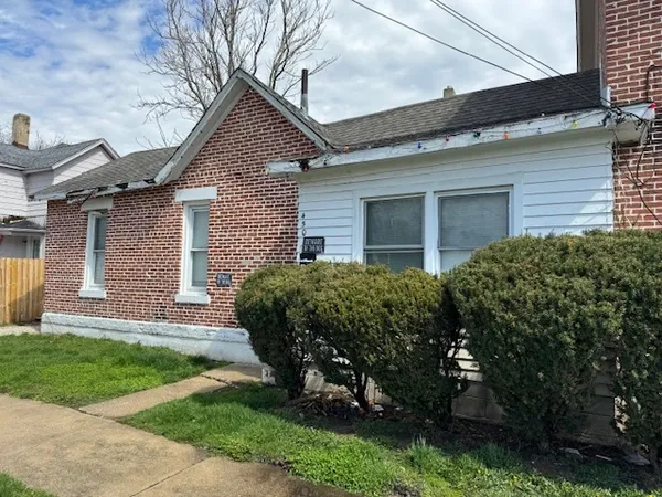 $1,650 | 148 North Root Street, Unit 2, Aurora, IL 60505