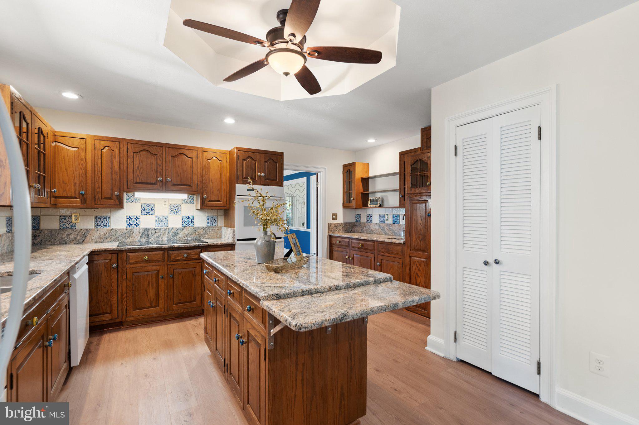 8313 Stable Gate Road Warrenton, VA 20186 - Photo 34 of 80 Kitchen and Wet Bar