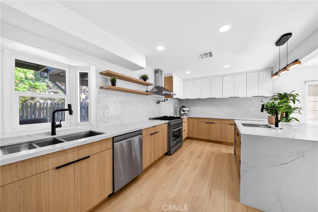 2248 El Rancho Vista Fullerton, CA 92833 - Photo 4 of 32