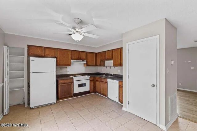 $1,400 | 2 Port W Court, Unit C, Swansboro, NC 28584