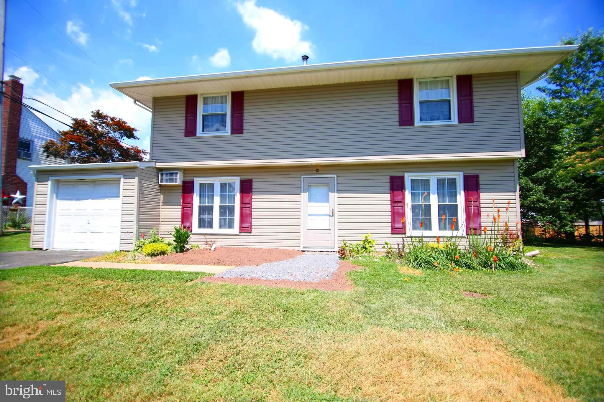10 Tempo Road Levittown, PA 19056 - Photo 2 of 25 Gallery Image 2