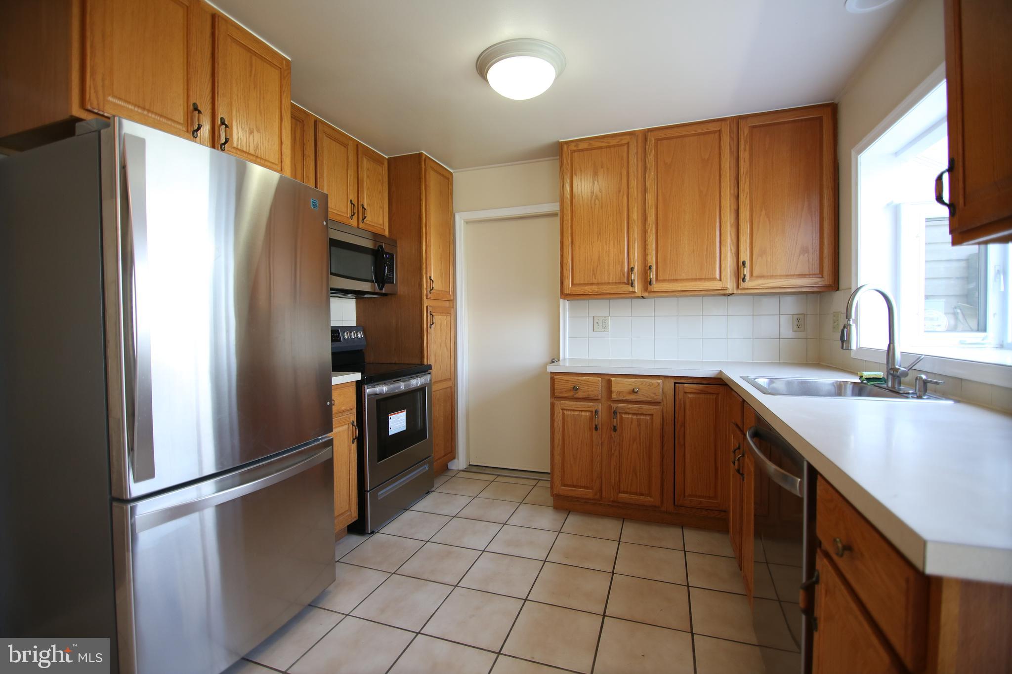 10 Tempo Road Levittown, PA 19056 - Photo 4 of 25 Gallery Image 4