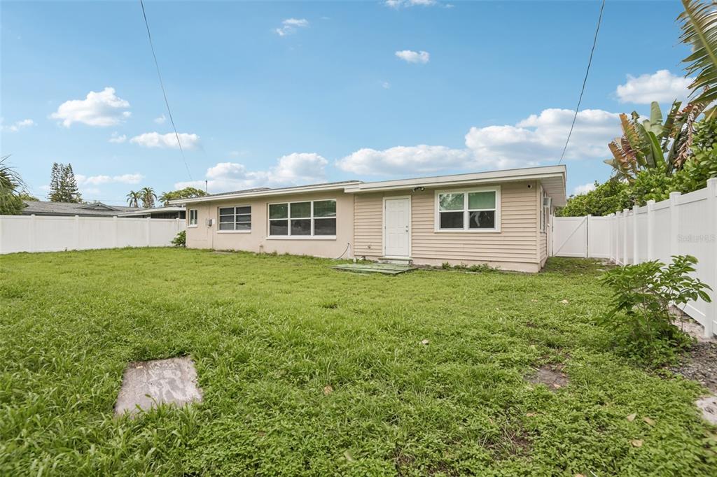563 Eastview Road Largo, FL 33770 - Photo 33 of 37