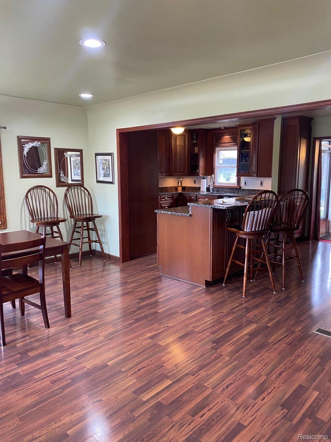 28473 Northline Road Romulus, MI 48174 - Photo 10 of 40 IMG_0850.jpg