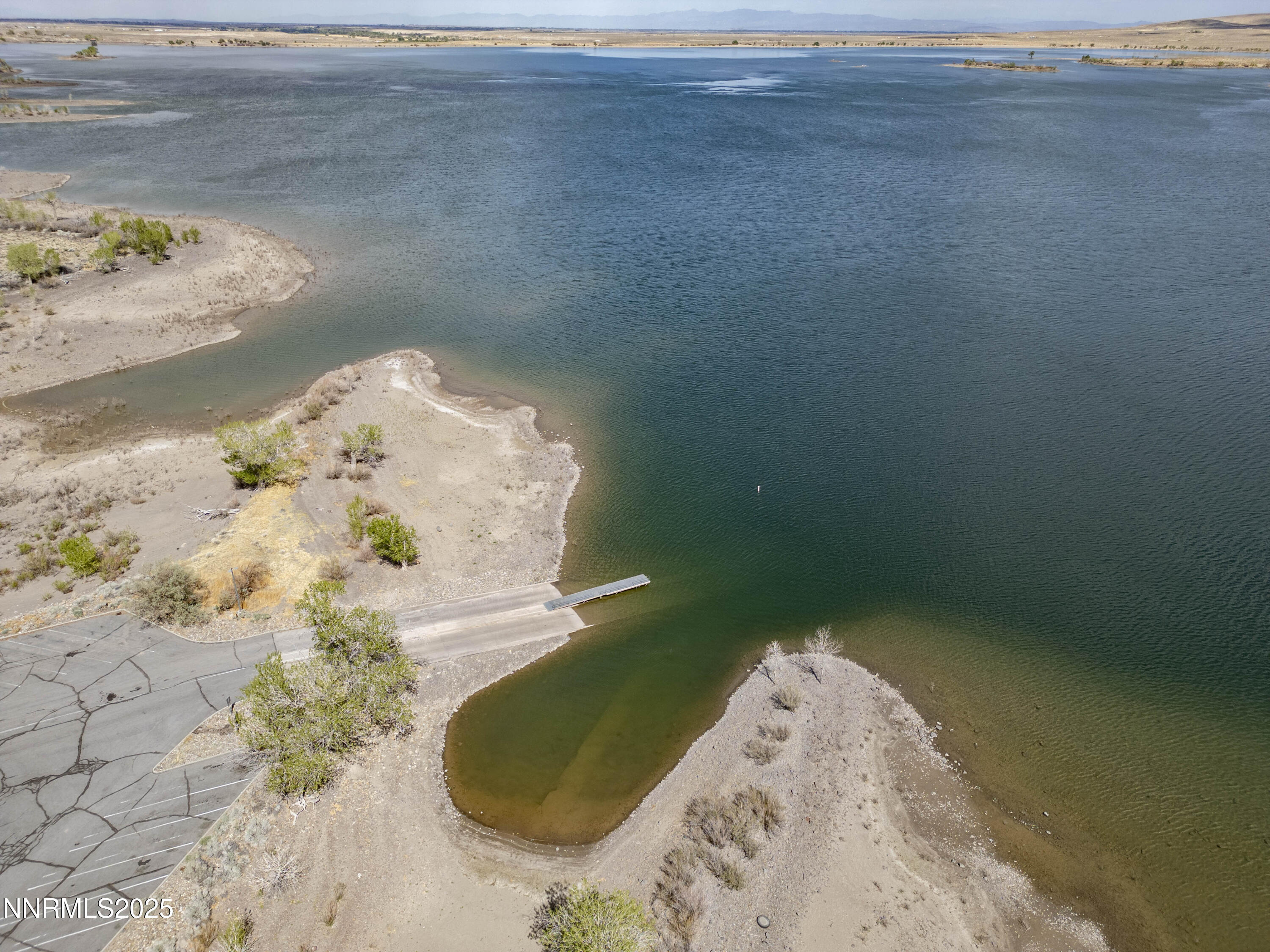 20144 Lahontan Dam Road Fallon, NV 89406 - Photo 15 of 35 a vase of flowers sitting on a table