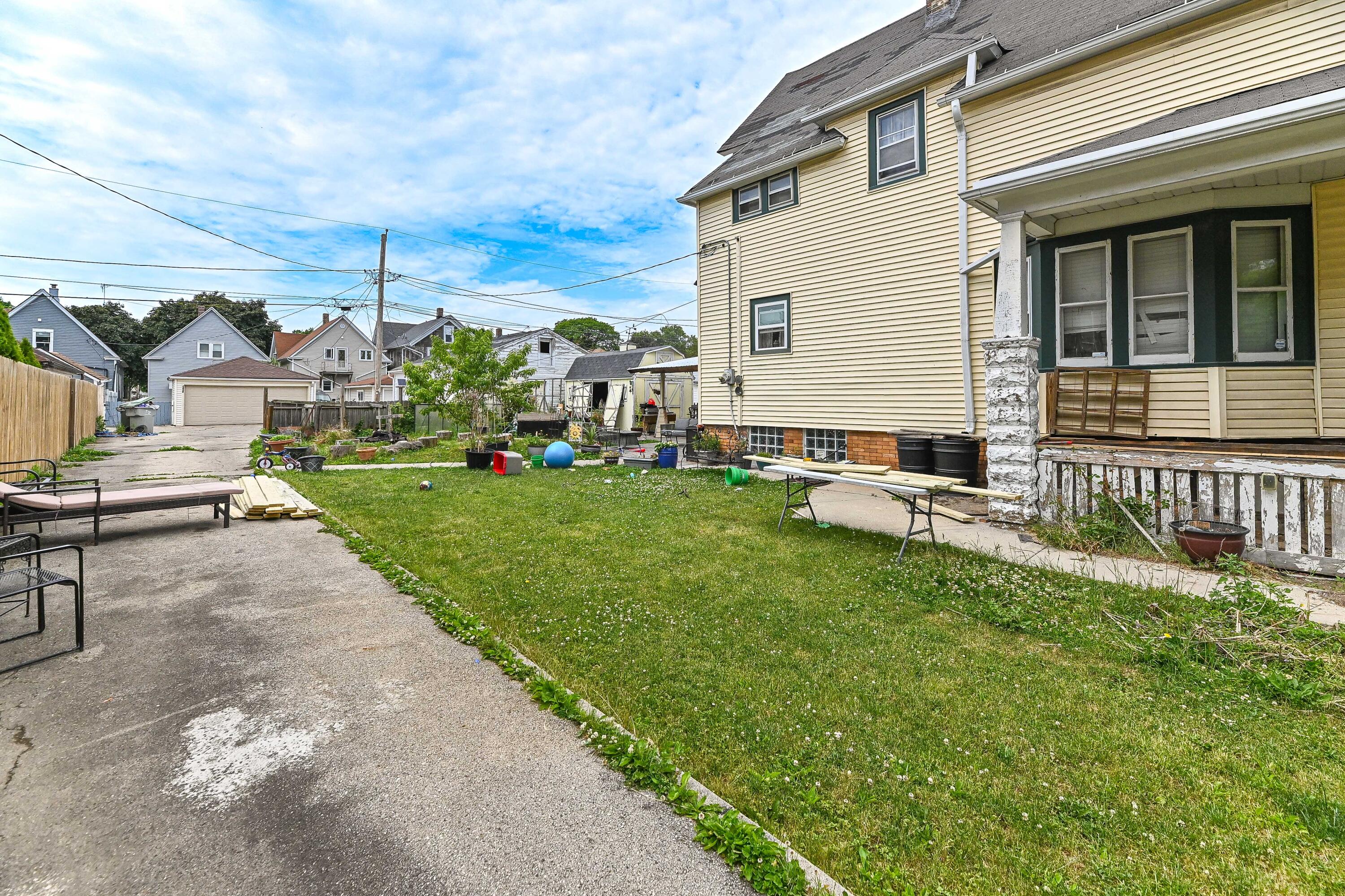 2437 South 29th Street Milwaukee, WI 53215 - Photo 24 of 28 Spacious yard