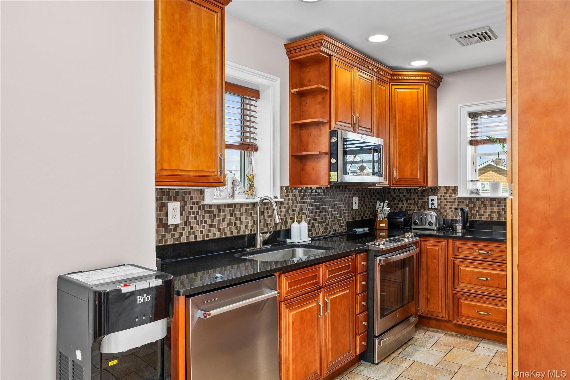 67-31 52nd Road Queens, NY 11378 - Photo 16 of 36 Gallery Image 16