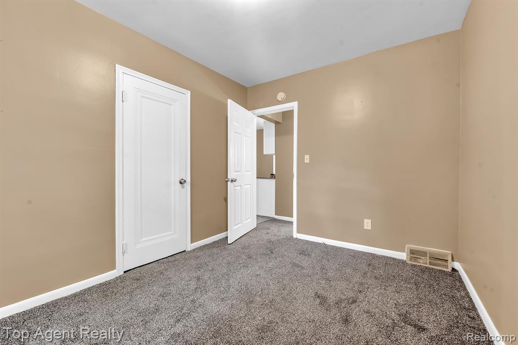 70 Hill Street River Rouge, MI 48218 - Photo 10 of 33