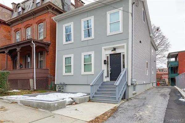 $2,550 | 204 Mill Street, Unit 1, Poughkeepsie, NY 12601
