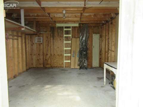 6448 North Bray Road Flint, MI 48505 - Photo 13 of 55 20438834-12.JPG