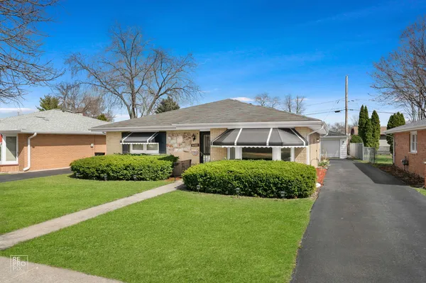 $375,000 | 4433 Madison Avenue, Brookfield, IL 60513