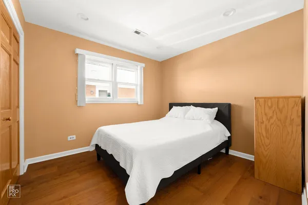 $375,000 | 4433 Madison Avenue, Brookfield, IL 60513